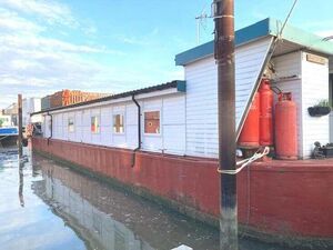 Characterful Houseboat - Tantalus   £120,000