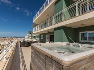 Spectacular Fort Cambridge Apartment