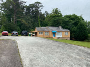 House On About 2 Acres Close To Shopping Minutes To Transit 