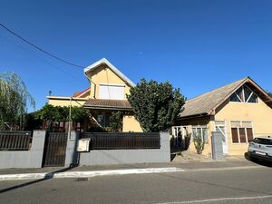 Romania – Spacious Villa with Pool, Garden & Rental Income