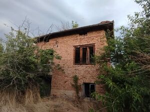 True Fixer-Upper at the Edge of Dragomirovo – 6-Room Village