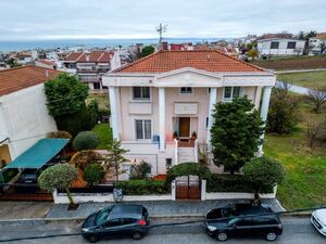 Three‑Level Home with Independent Apartment and Prof. Office