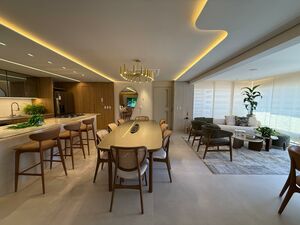 Just 80 meters from Beira Mar, this apartment combines sophi