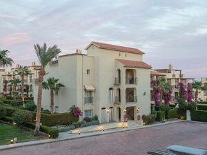 Luxury 73 sqm Apt with Pool View in Sahl Hasheesh