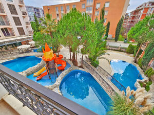 Stylish 2-Bedroom Apartment with Pool View, Romance Marine