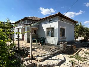Partly renovated house in Izvorovo 10 km from General Toshev