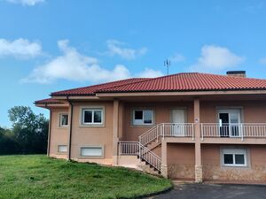 Detached Family Home with Sea Views 3000m2 - Investment