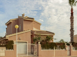 Rare! Villa with large plot and orange orchard views in the 