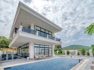 lUXURI VILLA FOR SALE