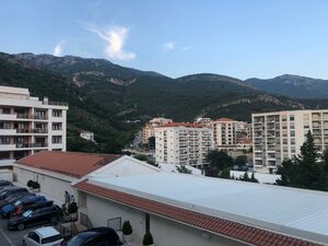 Cozy Apartment with Terrace and Sea View — Bečići