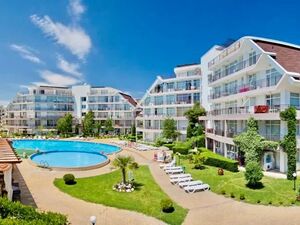 1-bedroom apartment with green yard in Sun Village