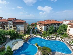  1-Bedroom Apartment with Beautiful Park View Garden of Eden