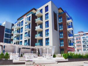 Spacious 1 bedroom apartment with Pool View in Sun Gate