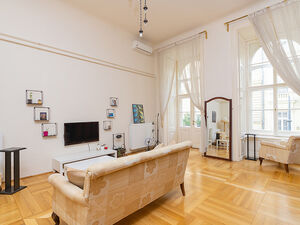 For sale in downtown a 78 m2 and a 153 m2 apartment 