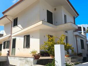 Casa indipendente con giardino