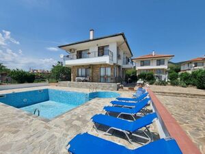 3-Bed, 2-Bath House with Pool, 18 km from Sunny Beach