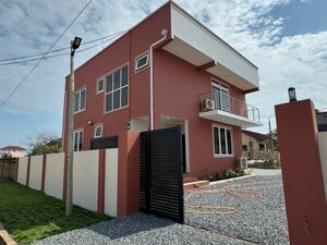 Luxurious 3-bedroom townhouse @ Tseaddi/ +233243321202