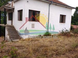 Solid, two storey house on the outskirts in Granitovo, 10 km