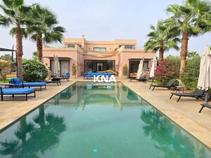 Très jolie Villa de style mixte de grand standing au sein d'