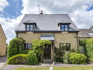 Four bedrooms; 3 Doubles and an Ideal Office Space