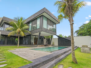 Cemagi, Casa Noir, A Modern 3-Bedroom Luxury Villa