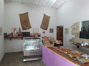 Fully-equipped French bakery and boutique !