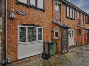 1 Bedroom maisonette flat