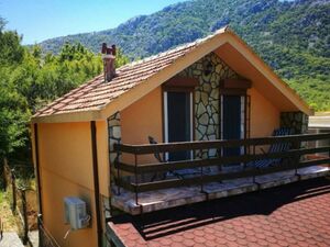 Registered house 2 km from the sea, Đurmani (Sutomore-Čanj)