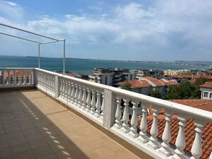 3-Bedroom Apartment with Yacht Harbor View in Caprice