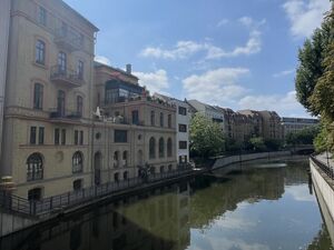 Heritage Gründerzeit Apartment in Prime Spree Location – Ava