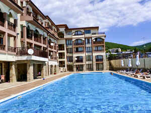 1-Bedroom Apartment with Pool and Yard View in Panorama Bay 