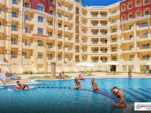 1BR Apartment direct on the pool