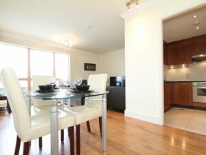 Sleeps 8 Perfect Location!!