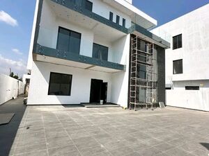 A contemporary designed 4Bedroom House +1bQ @ Adjringanor