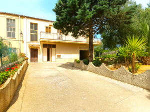 VILLA GIA' ABITABILE NEL CENTRO DELLA SICILIA AD ASSORO 