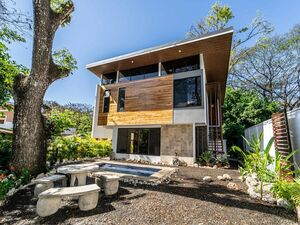  Brand-new, close to beach, house nestled in a vibrant area!