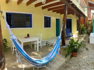 5 unit apartment builiding, close to everything!