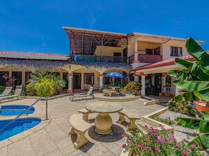 Hotel, needs nothing, less than a minute to the beach!