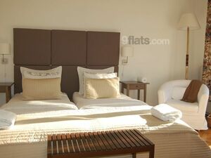 Sale our 3 bedroom 2 bathroom terraced apartment next Opera