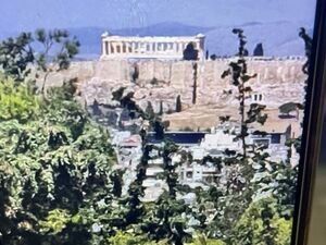  two-story detached house twenty minutes walk from the acrop