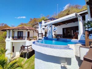 5 /5.5 above the ocean with stunning views of the Paciific!