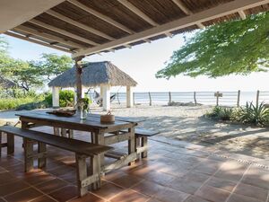Beachfront villa offering breathtaking views of the Pacific 