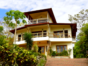 SMALL BEACHFRONT HOTEL FOR SALE IN PANAMA