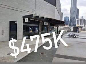 Commercial building for sale 