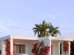 Beachfront 1-bedroom-Chalet with sea view in Somabay