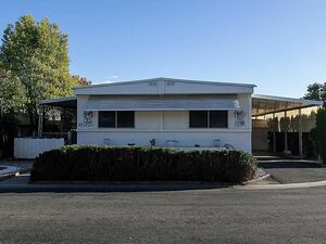 Very clean 2 bedrooms and 2 bathrooms house for sale