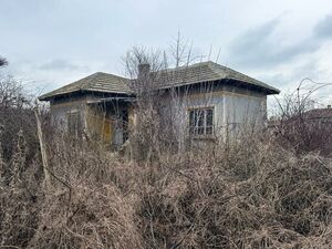 Large House for Full Renovation, 20 km to the Sea