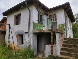 Massive two-storey house with a large yard near Elhovo