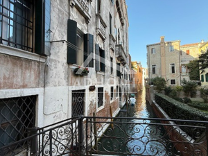 3 appartamenti di pregio ristrutturati in centro storico