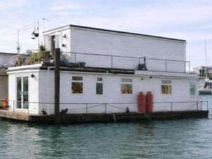 Two level residential houseboat - Flying Moon  £98,750